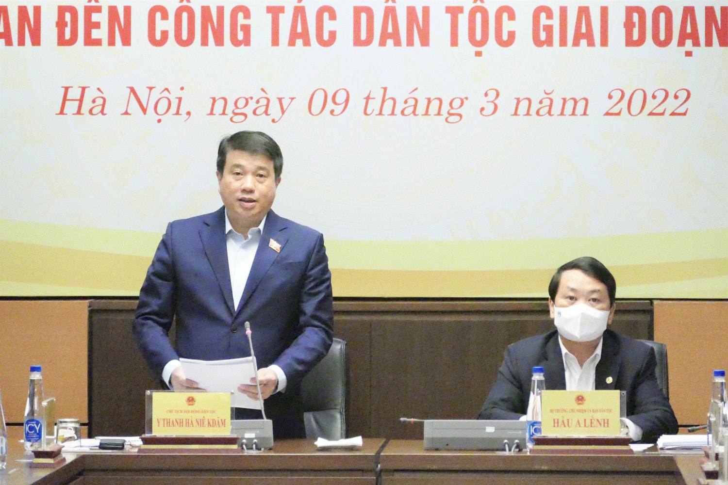 Chủ tịch Hội đồng Dân tộc Y Thanh Hà Niê Kđăm phát biểu tại cuộc làm việc