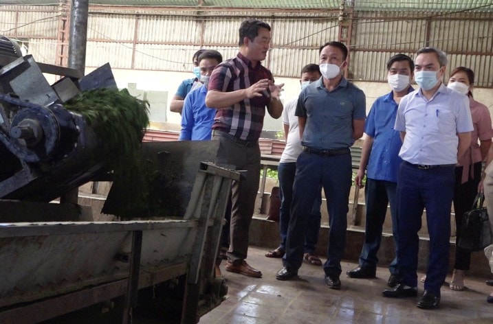 Phó Chủ tịch HĐND tỉnh Vũ Quỳnh Khánh dẫn đầu đoàn giám sát tại huyện Văn Chấn
