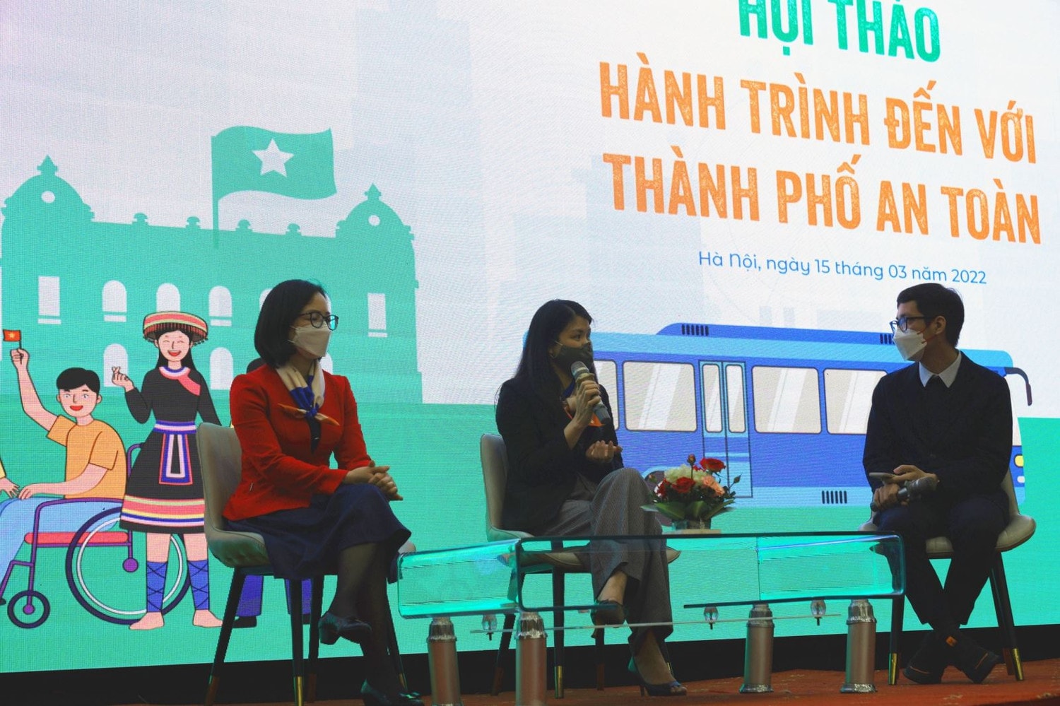 Các đại biểu chia sẻ tại hội thảo