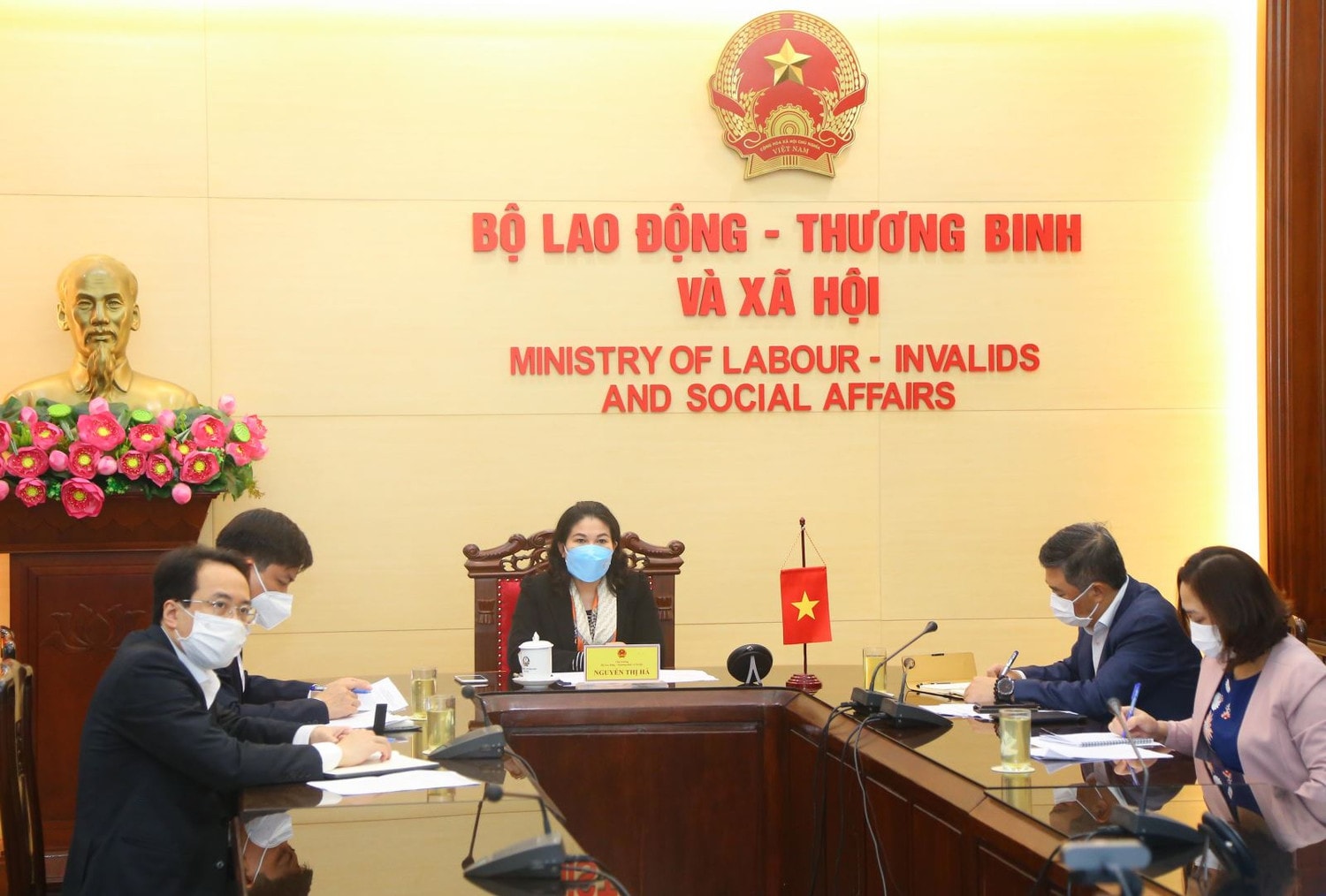 Thứ trưởng Nguyễn Thị Hà phát biểu Thứ trưởng Nguyễn Thị Hà phát biểu