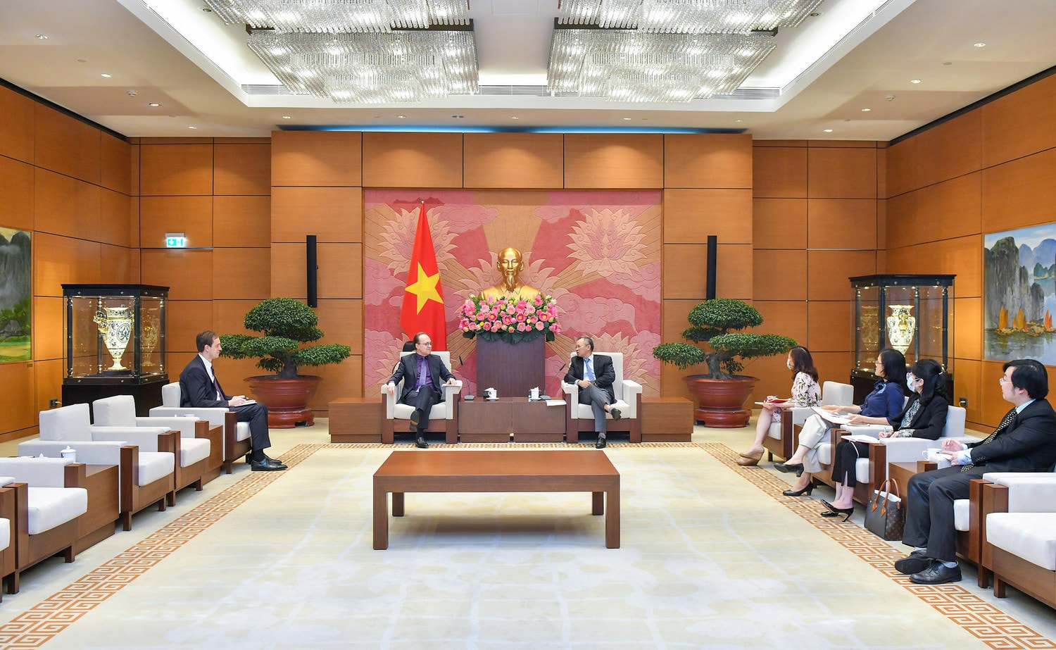 Quang cảnh buổi tiếp