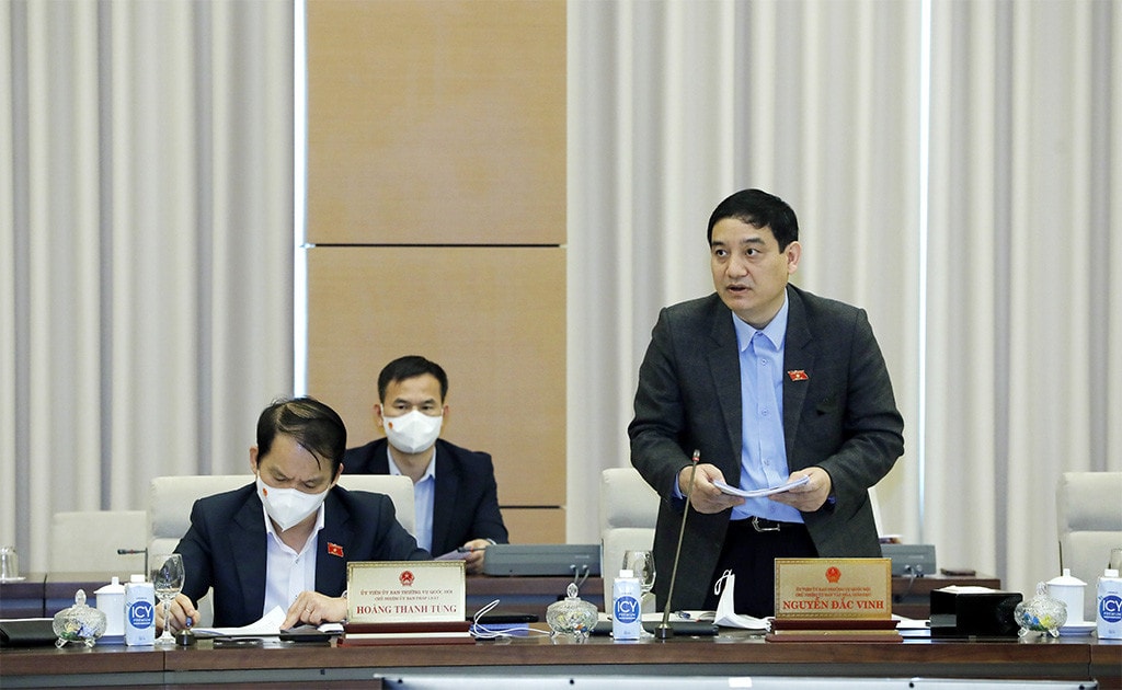 Chủ nhiệm Ủy ban Văn hóa, Giáo dục Nguyễn Đắc Vinh trình bày Báo cáo một số vấn đề về giải trình, tiếp thu, chỉnh lý dự thảo Luật Điện ảnh (sửa đổi) Ảnh: Hồ Long