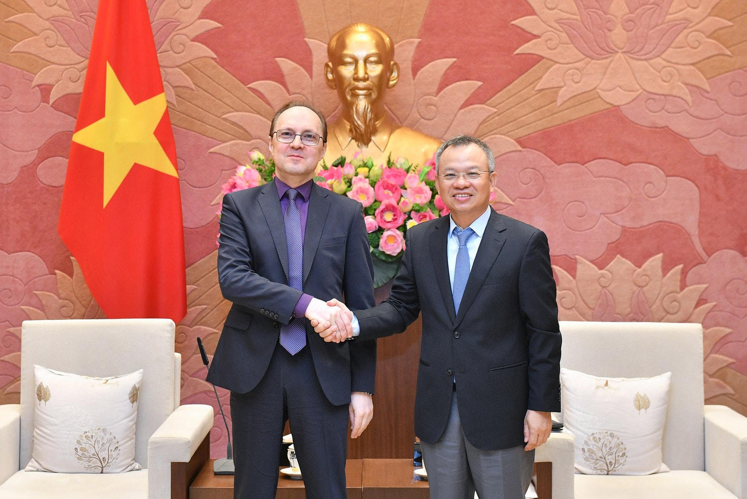 Phó Chủ nhiệm Ủy ban Đối ngoại Nguyễn Mạnh Tiến tiếp Đại sứ Liên bang Nga tại Việt Nam Bezdetko Gennady Stepanovich