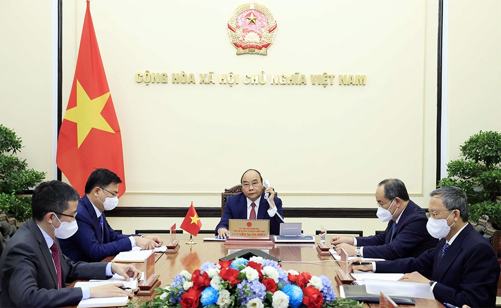 Chủ tịch Nước Nguyễn Xuân Phúc điện đàm với tân Tổng thống Hàn Quốc Yoon Suk - yeol Ảnh: Thống Nhất