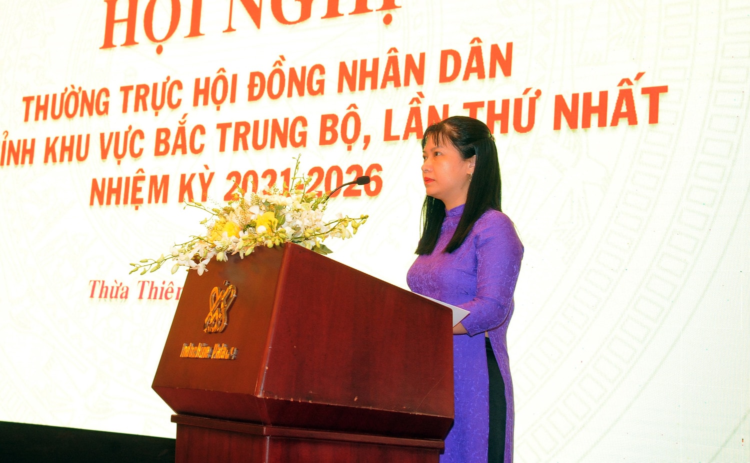 Phó trưởng Ban công tác Đại biểu Tạ Thị Yên phát biểu đề dẫn hội nghị