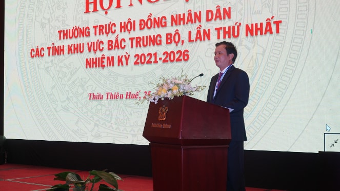 Bí thư Tỉnh ủy, Chủ tịch HĐND tỉnh Thừa Thiên Huế phát biểu khai mạc Hội nghị.