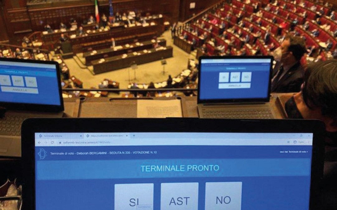 Bỏ phiếu trong bối cảnh có áp đặt giãn cách xã hội tại Hạ viện Italy Nguồn: IPU