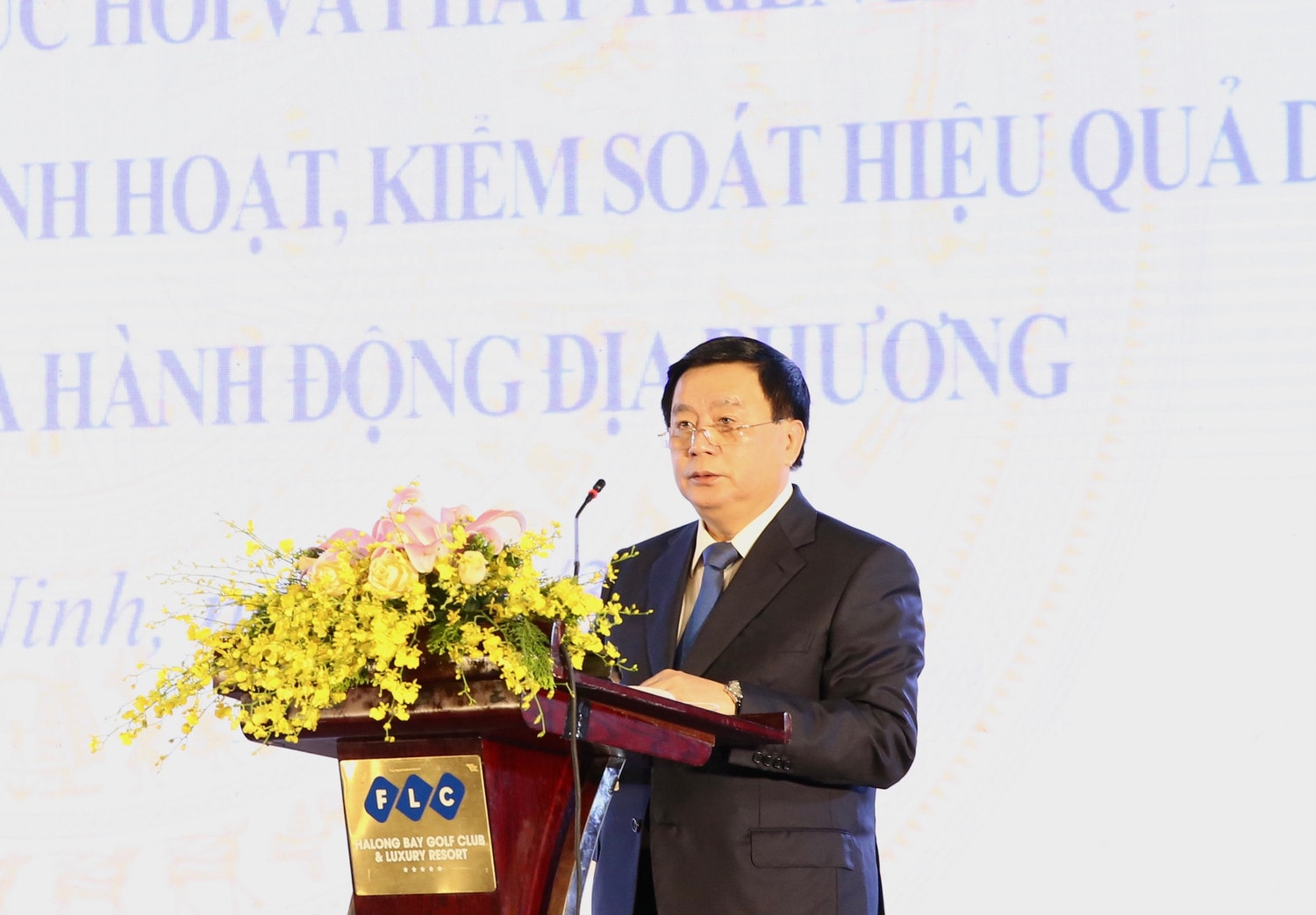 Chủ tịch Hội đồng Lý luận Trung ương Nguyễn Xuân Thắng phát biểu đề dẫn Hội thảo