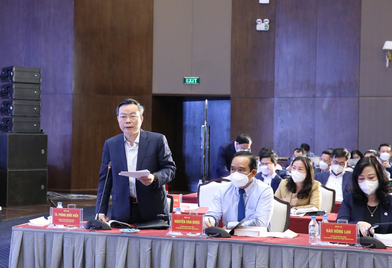 Nguyên Phó Chủ tịch Quốc hội Phùng Quốc Hiển phát biểu ý kiến