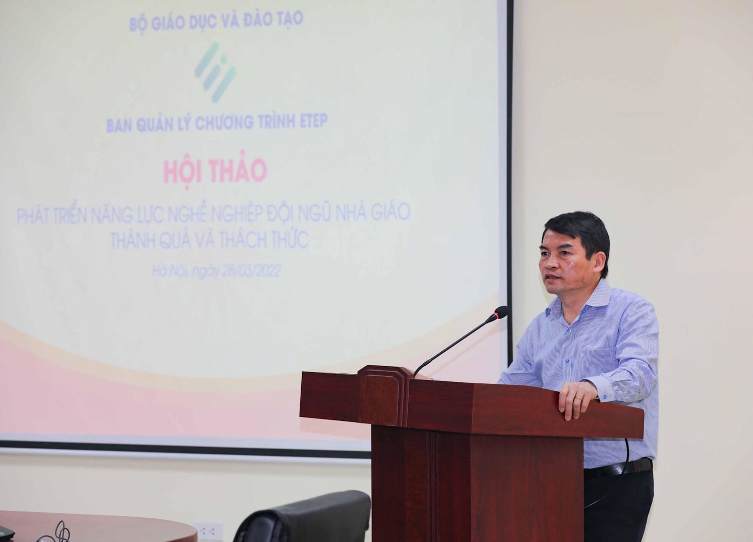 Phó Cục trưởng Cục Nhà giáo và Cán bộ quản lý giáo dục (Bộ GD-ĐT) Phạm Tuấn Anh phát biểu tại hội thảo “Phát triển năng lực nghề nghiệp đội ngũ nhà giáo - thành quả và thách thức” sáng 28.3