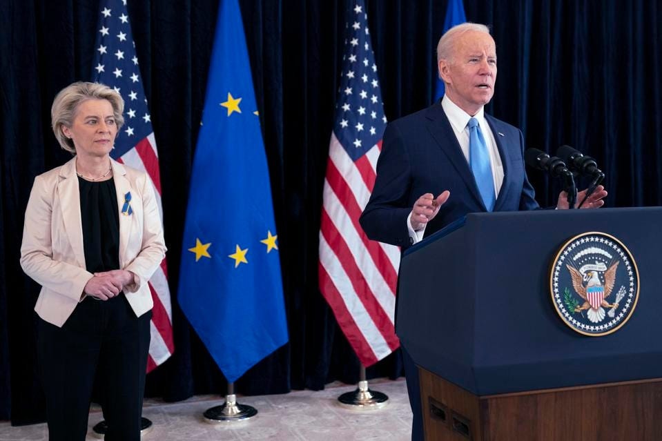 Tổng thống Mỹ Joe Biden và Chủ tịch Ủy ban Châu Âu Ursula von der Leyen công bố về thỏa thuận cung cấp khí đốt hóa lỏng trong cuộc họp cuối tuần trước