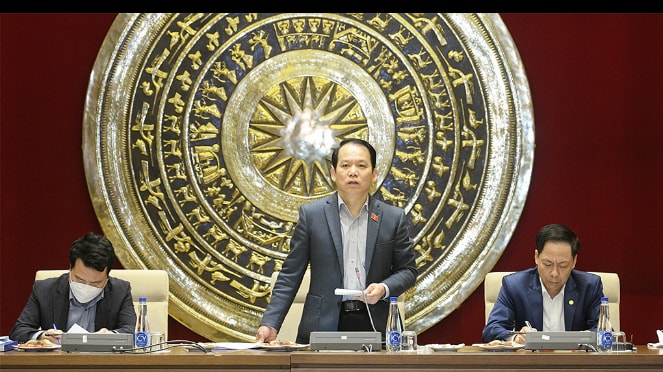Chủ nhiệm Ủy ban Pháp luật Hoàng Thanh Tùng chủ trì Phiên họp