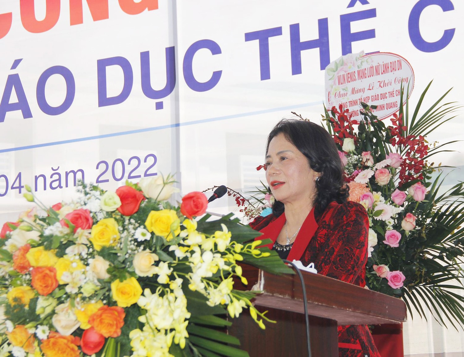 Phó Trưởng Ban Dân nguyện của Quốc hội Lê Thị Nguyệt phát biểu tại buổi lễ khởi công