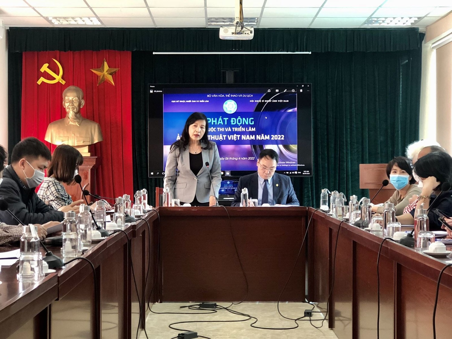 Chủ tịch Hội Nghệ sĩ Nhiếp ảnh Việt Nam Trần Thị Thu Đông chia sẻ tại Lễ phát động