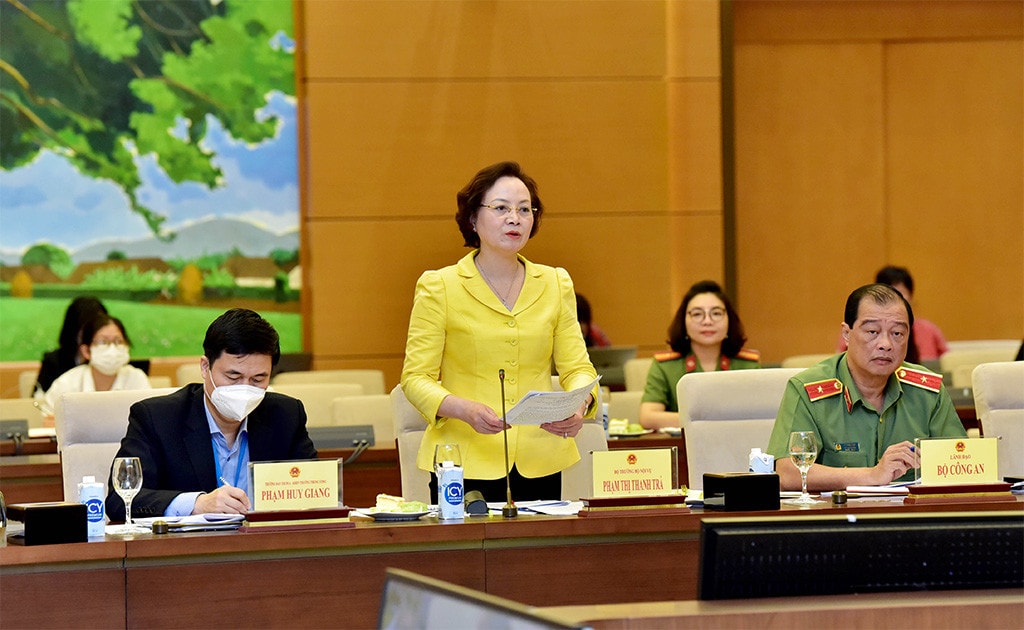 Bộ trưởng Bộ Nội vụ Phạm Thị Thanh Trà phát biểu tại buổi làm việc về một số nội dung còn ý kiến khác nhau của dự án Luật Thi đua, khen thưởng (sửa đổi)