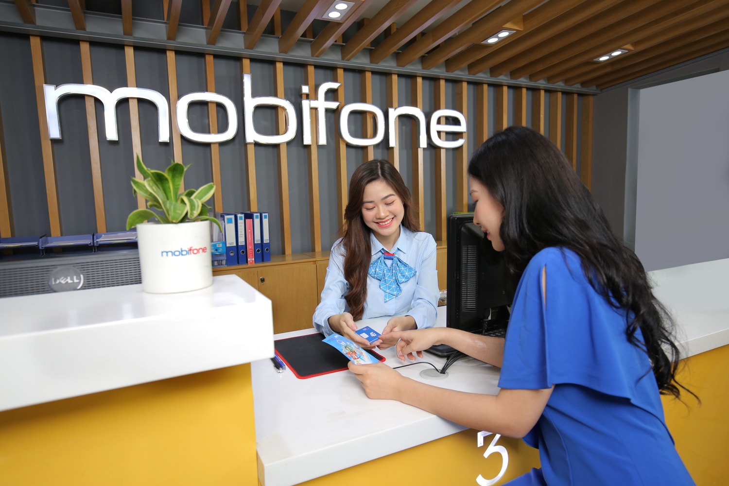 MobiFone là nhà mạng có chất lượng chăm sóc khách hàng tốt nhất qua nhiều năm Nguồn: MobiFone MobiFone là nhà mạng có chất lượng chăm sóc khách hàng tốt nhất qua nhiều năm Nguồn: MobiFone