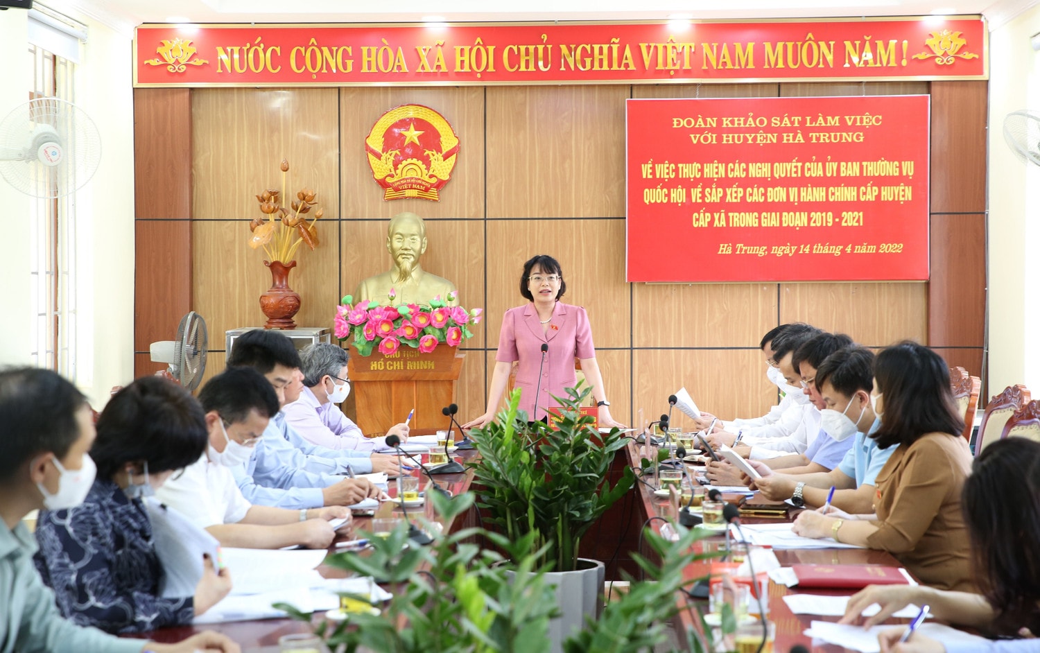Phó Chủ nhiệm Ủy ban Pháp luật Nguyễn Thị Mai Phương phát biểu tại cuộc làm việc