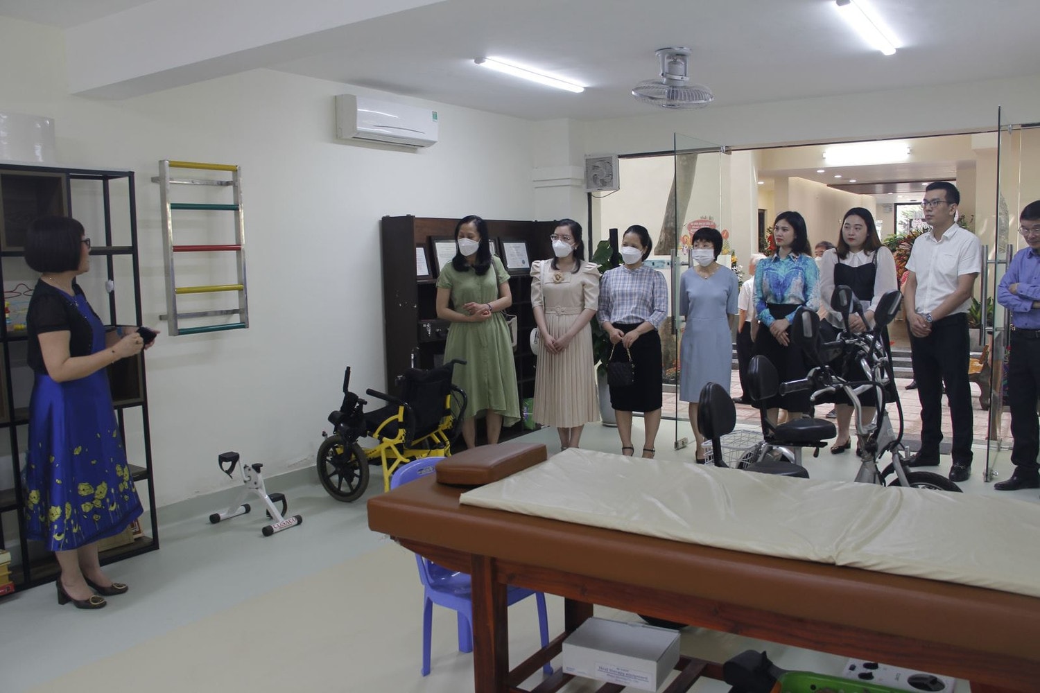 Trang thiết bị cơ sở vật chất được giới thiệu khách mời Trang thiết bị cơ sở vật chất được giới thiệu khách mời 