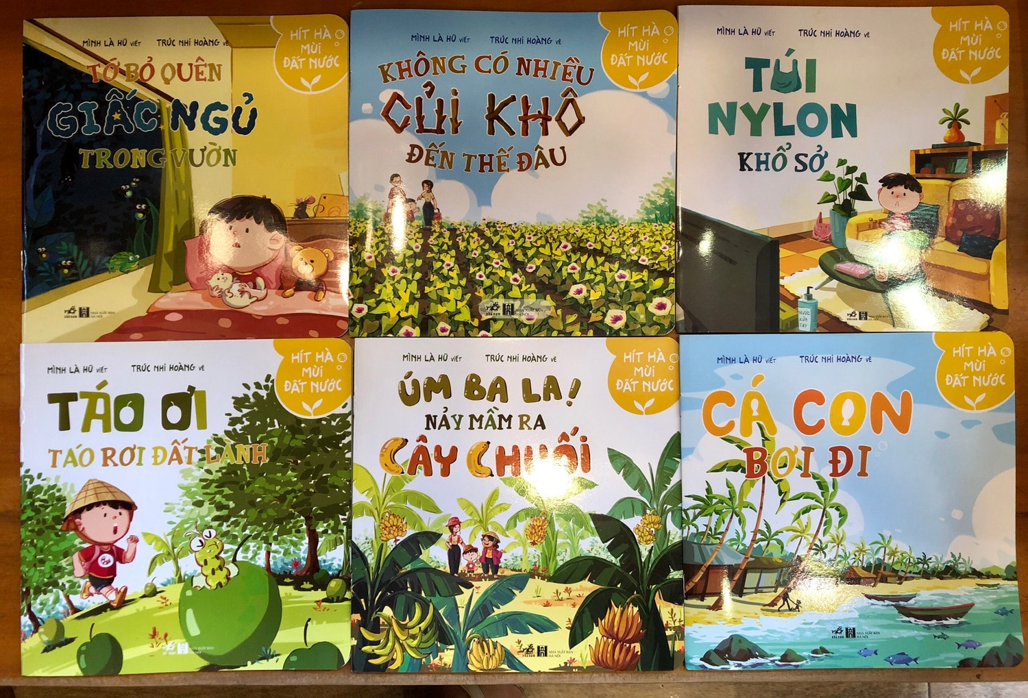 Bộ sách “Hít hà mùi đất nước” do Nguyễn Hữu Quỳnh Hương viết lời