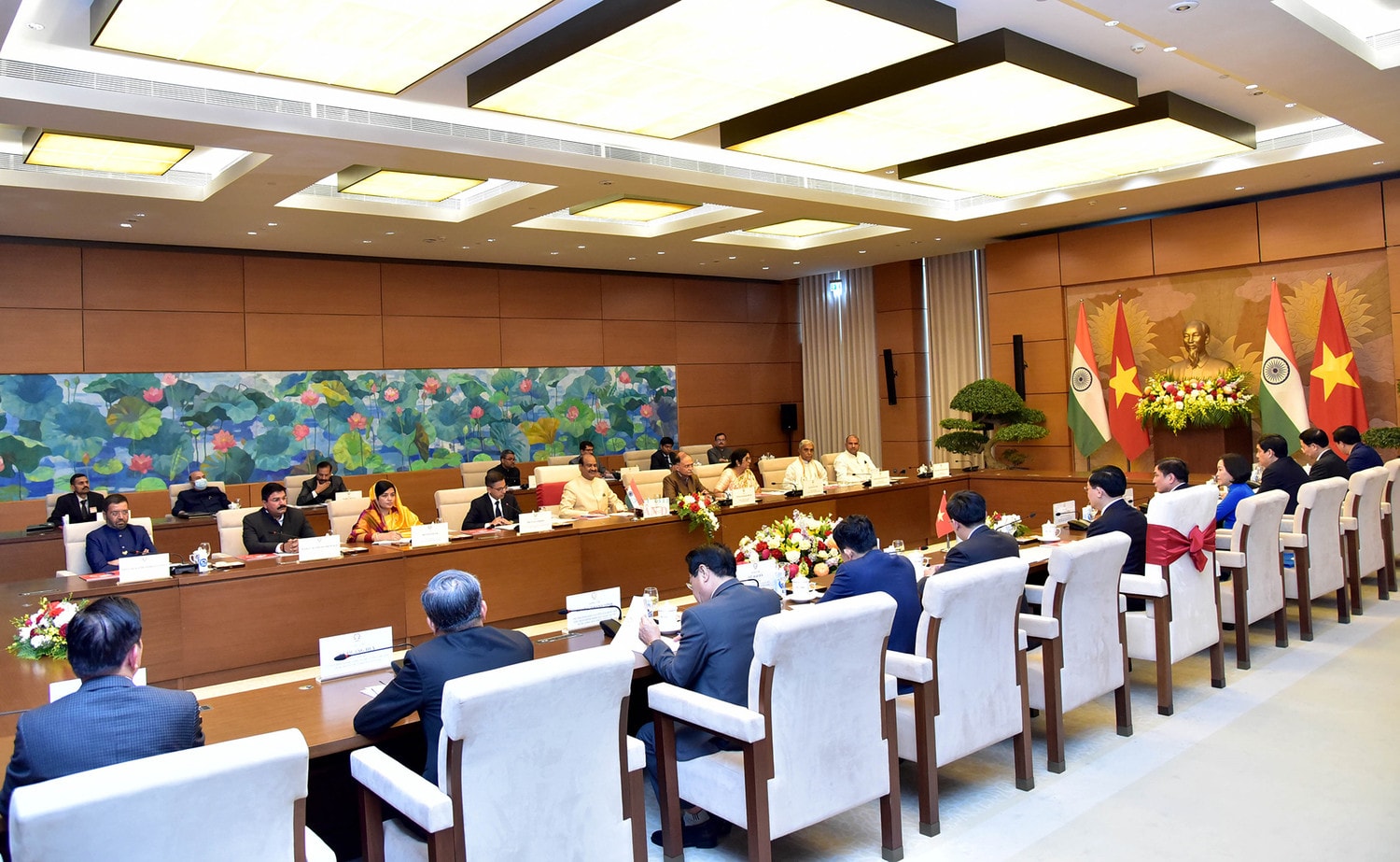 Một số hình ảnh Chủ tịch Quốc hội Vương Đình Huệ đón và hội đàm với Chủ tịch Hạ viện Ấn Độ Om Birla -0