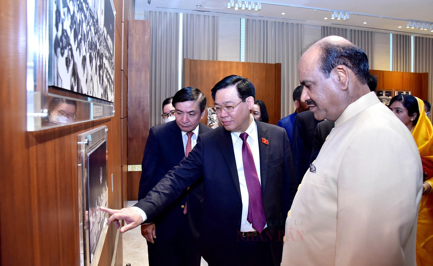Một số hình ảnh Chủ tịch Quốc hội Vương Đình Huệ đón và hội đàm với Chủ tịch Hạ viện Ấn Độ Om Birla -0