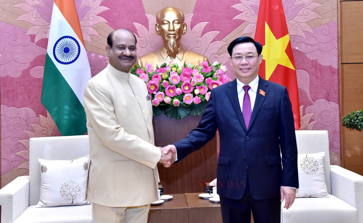 Một số hình ảnh Chủ tịch Quốc hội Vương Đình Huệ đón và hội đàm với Chủ tịch Hạ viện Ấn Độ Om Birla -0