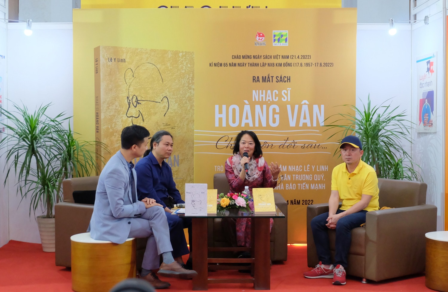 TS. Lê Y Linh kể lại quá trình tìm tư liệu và phục dựng cuộc đời nghệ thuật của nhạc sĩ Hoàng Vân Ảnh: Ng. Phương TS. Lê Y Linh kể lại quá trình tìm tư liệu và phục dựng cuộc đời nghệ thuật của nhạc sĩ Hoàng Vân Ảnh: Ng. Phương