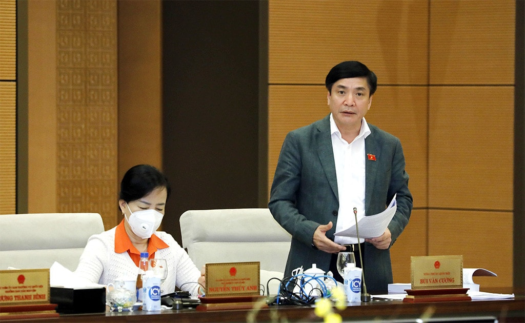 Tổng Thư ký Quốc hội, Chủ nhiệm Văn phòng Quốc hội Bùi Văn Cường phát biểu về dự án Luật tại Phiên họp thứ Mười, Ủy ban Thường vụ Quốc hội Ảnh: Hồ Long