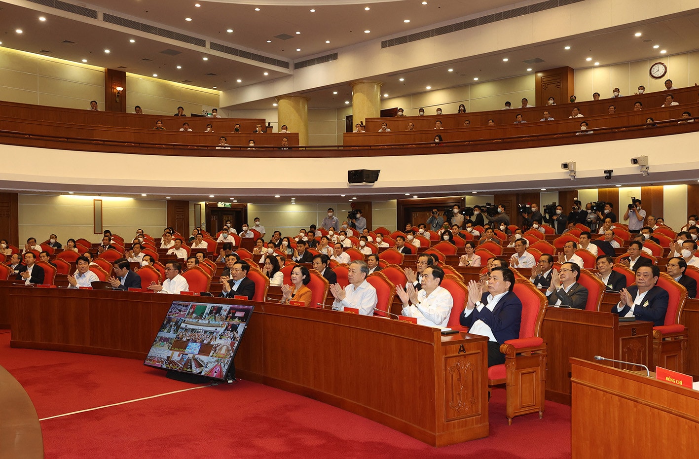 Các đồng chí lãnh đạo Đảng, Nhà nước và các đại biểu tham dự hội nghị Ảnh: Trí Dũng - TTXVN