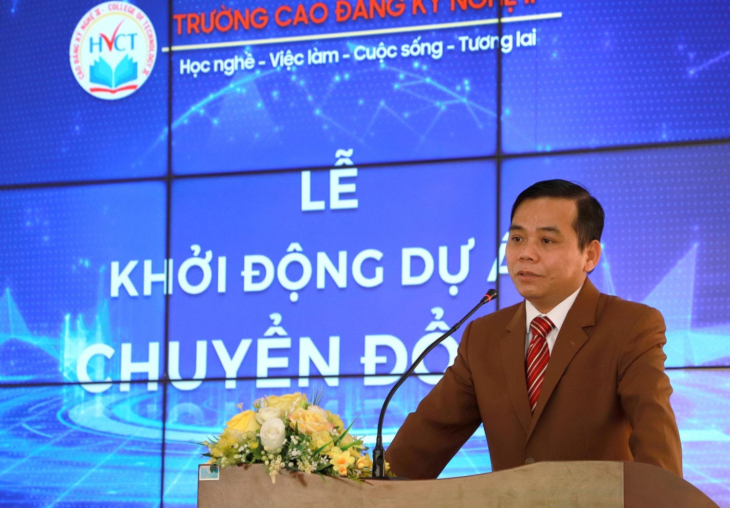TS. Bùi Văn Hưng, Hiệu trưởng trường Cao đẳng Kỹ nghệ II phát biểu tại Lễ khởi động Dự án Ảnh: Đức Kiên