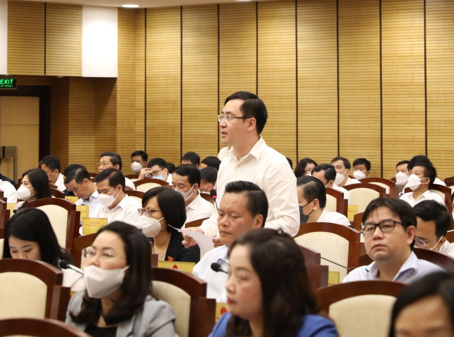 Đại biểu Vũ Ngọc Anh đặt câu hỏi tại phiên giải trình