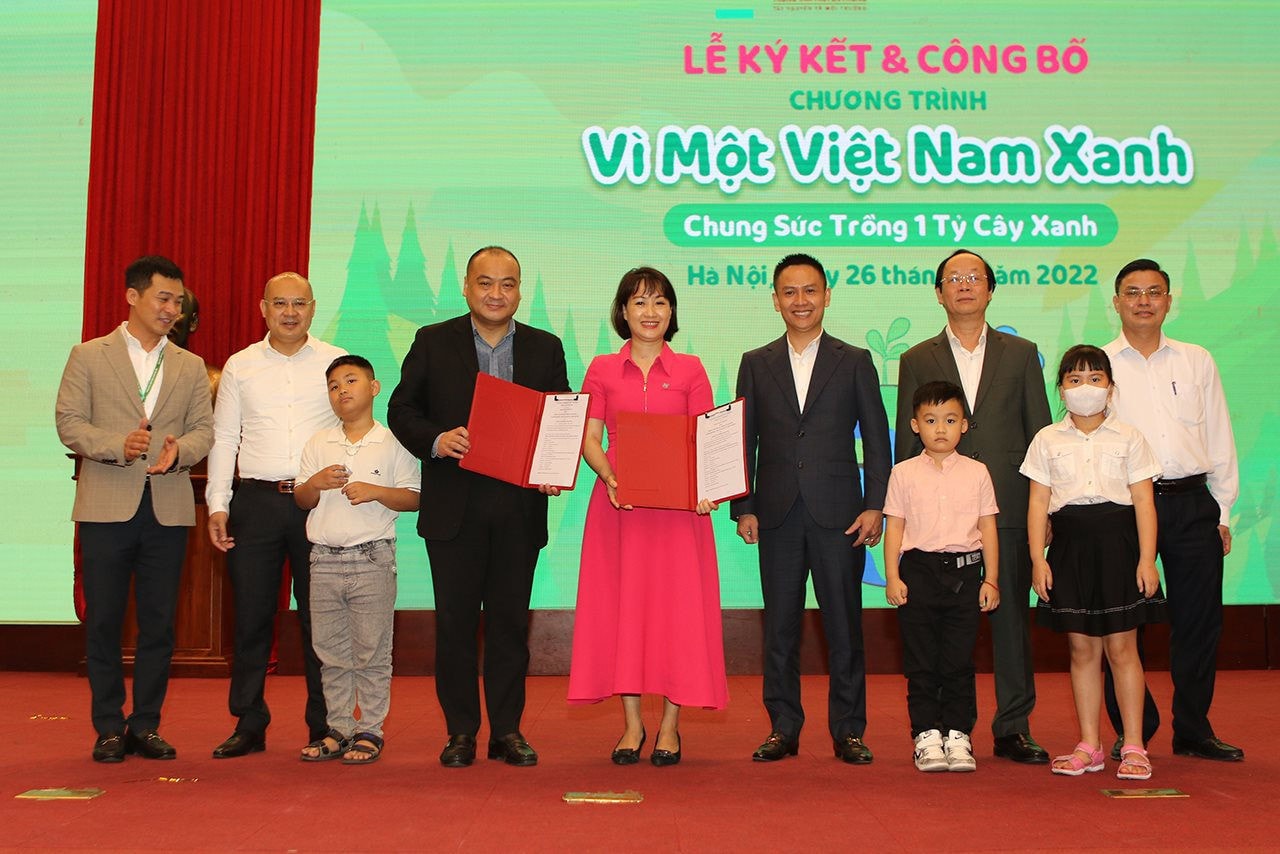 Thứ trưởng Võ Tuấn Nhân và các đại biểu tham dự lễ công bố
