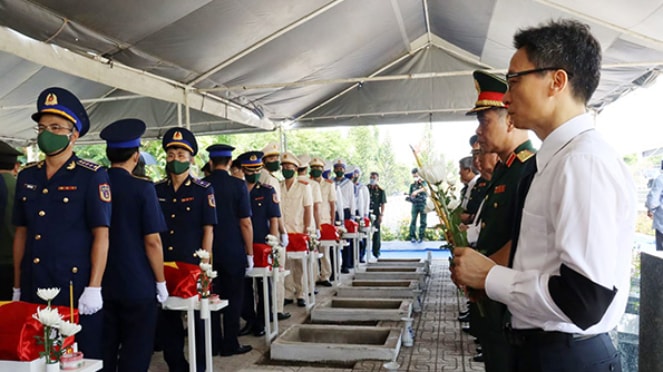 Thay mặt cấp ủy, chính quyền và nhân dân trên địa bàn, Bí thư Huyện ủy Nhơn Trạch Lê Thành Mỹ đọc điếu văn tưởng nhớ, tri ân công lao to lớn của các anh hùng liệt sĩ đã hy sinh vì nền độc lập tự do của Tổ quốc, vì hạnh phúc của nhân dân