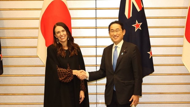 Thủ tướng Nhật Bản Kishida Fumio và người đồng cấp New Zealand Jacinda Ardern trong chuyến thăm Nhật Bản tuần trước Nguồn: NZherald