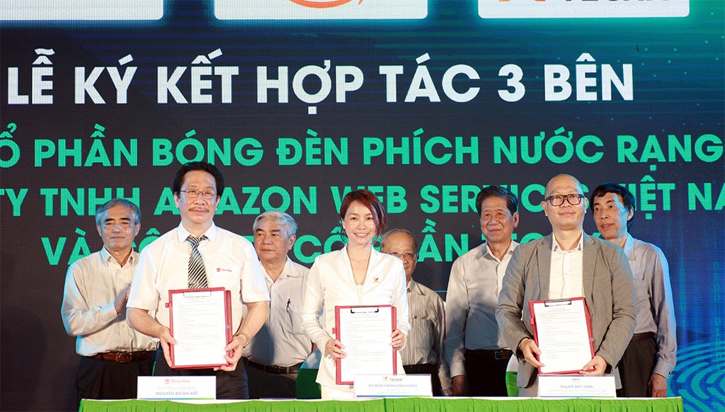 Công ty Cổ phần bóng đèn phích nước Rạng Đông cũng Ký kết hợp tác