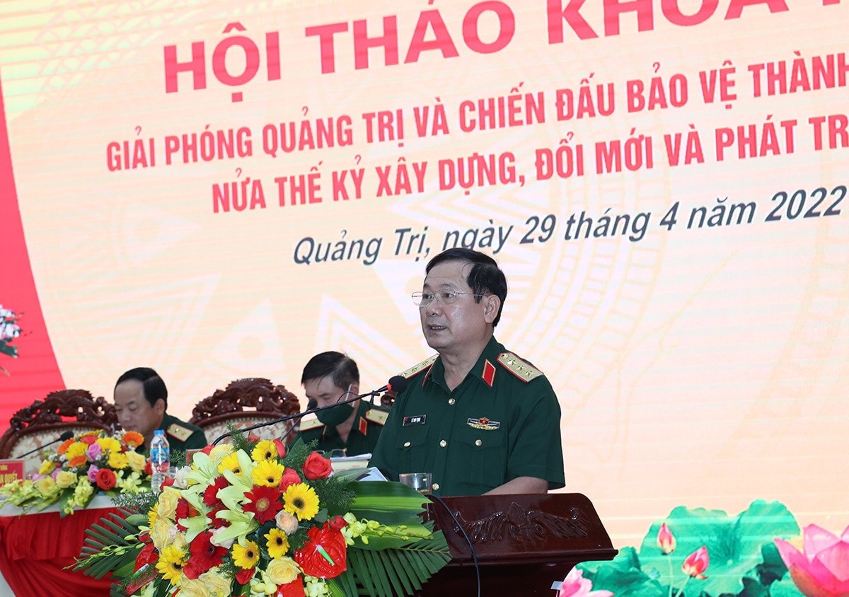Thứ trưởng Bộ Quốc phòng Lê Huy Vịnh phát biểu tại hội thảo