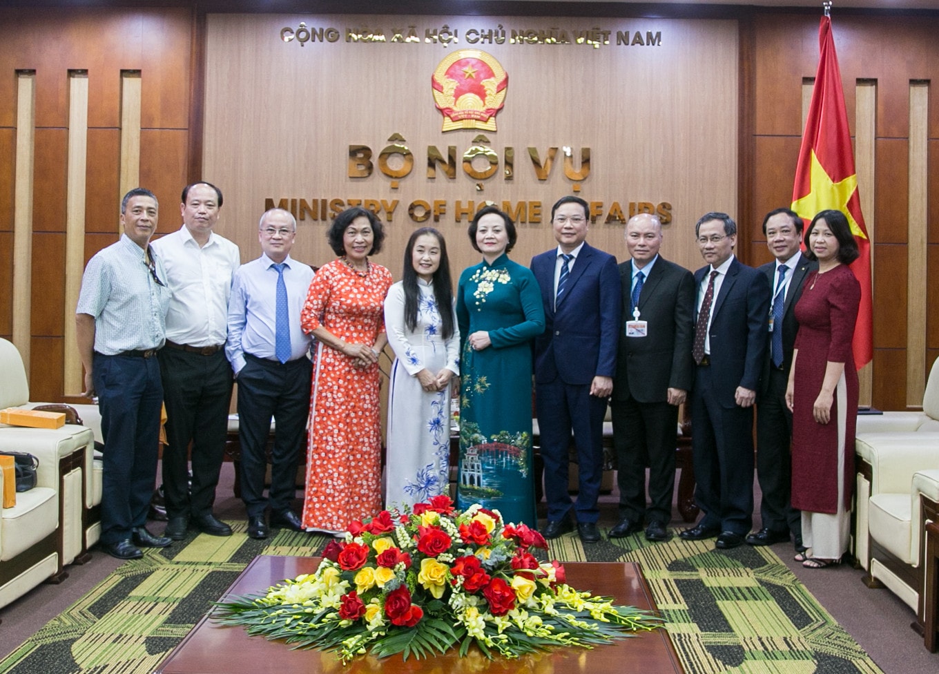 Bộ trưởng Bộ Nội vụ Phạm Thị Thanh Trà cùng các đại biểu