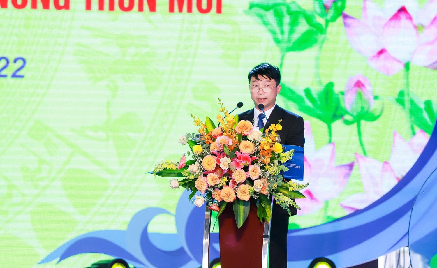 Phó bí thư Huyện ủy, Chủ tịch UBND huyện Nghi Lộc Nguyễn Tiến Dũng đọc Diễn văn buổi lễ Ảnh: Thành Duy