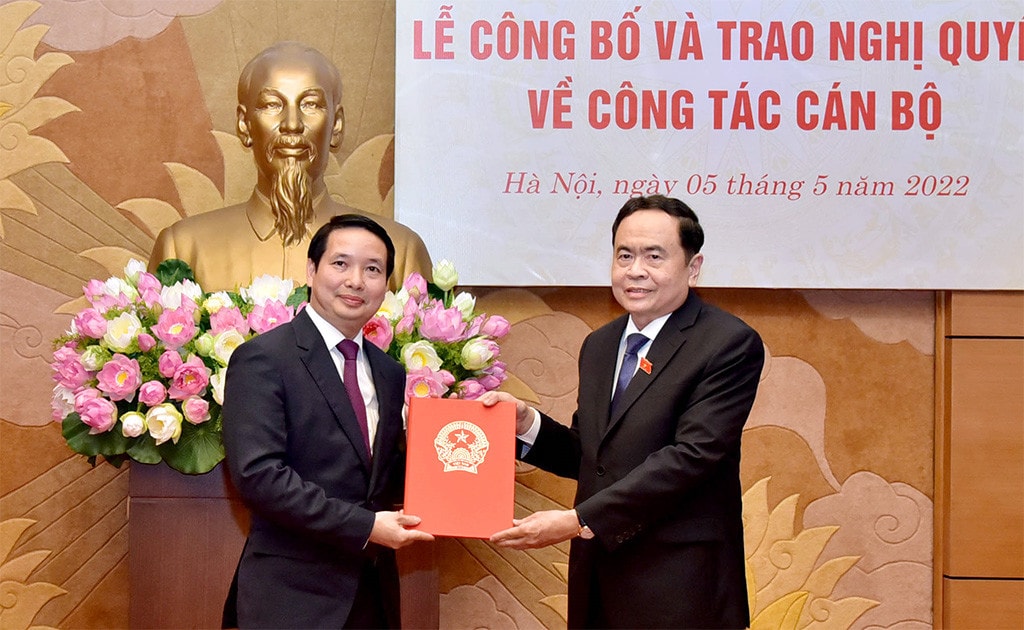 Phó Chủ tịch Thường trực Quốc hội Trần Thanh Mẫn trao quyết định bổ nhiệm ông Phạm Thái Hà giữ chức Phó Chủ nhiệm Văn phòng Quốc hội -0
