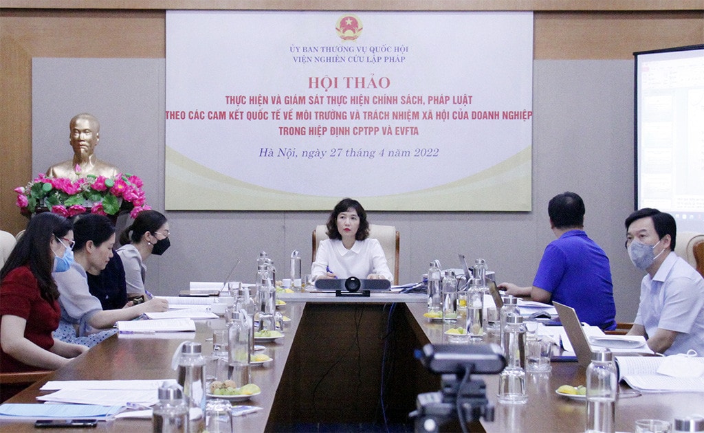 Quang cảnh Hội thảo khoa học “Thực hiện và giám sát thực hiện chính sách, pháp luật theo các cam kết quốc tế về môi trường và trách nhiệm xã hội của doanh nghiệp trong Hiệp định CPTPP và EVFTA”