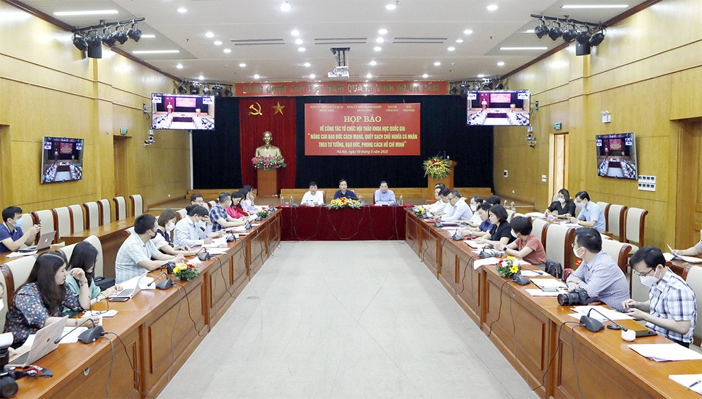 Quang cảnh buổi họp báo