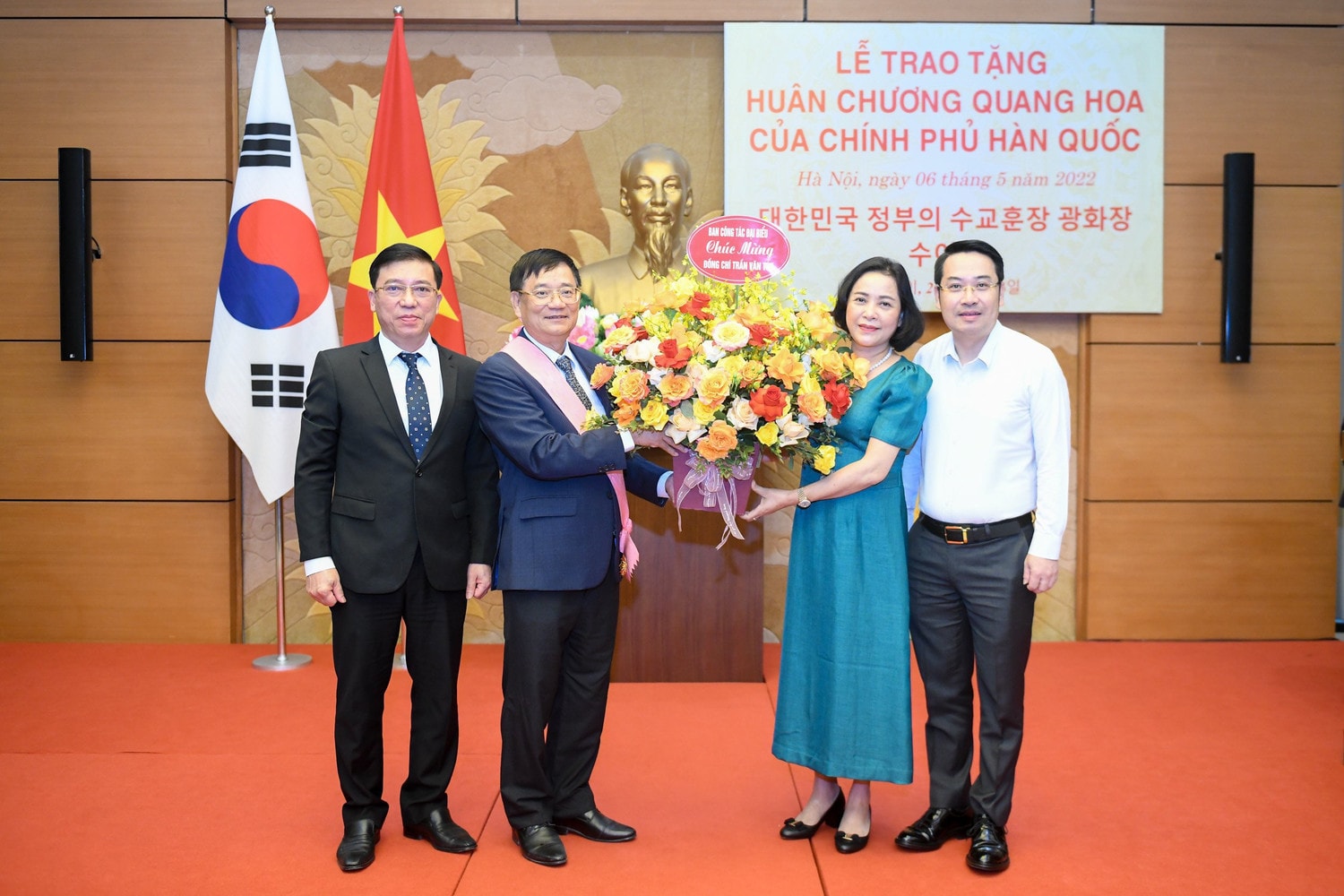 Phó Chủ tịch Thường trực Quốc hội Trần Thanh Mẫn dự lễ trao Huân chương Quang Hoa của Chính phủ Hàn Quốc tặng nguyên Trưởng Ban Công tác đại biểu -0