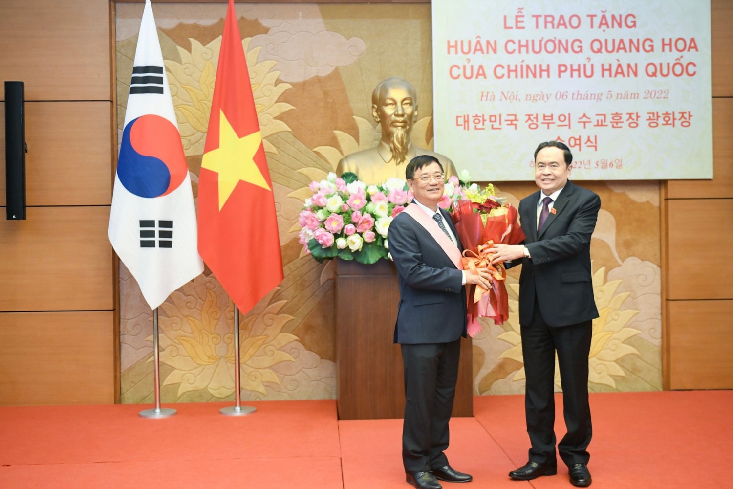 Phó Chủ tịch Thường trực Quốc hội Trần Thanh Mẫn dự lễ trao Huân chương Quang Hoa của Chính phủ Hàn Quốc tặng nguyên Trưởng Ban Công tác đại biểu -0