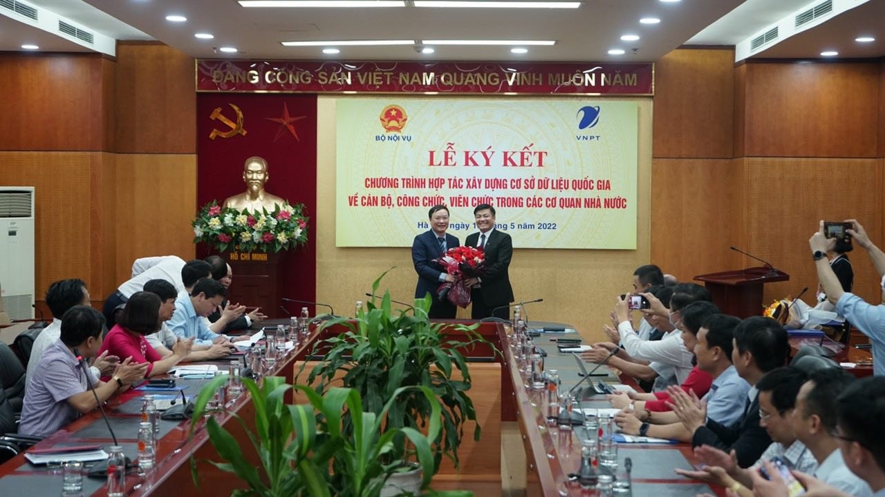 Bộ Nội vụ chính thức triển khai xây dựng hệ thống Cơ sở Dữ liệu Quốc Gia về cán bộ, công chức, viên chức -0