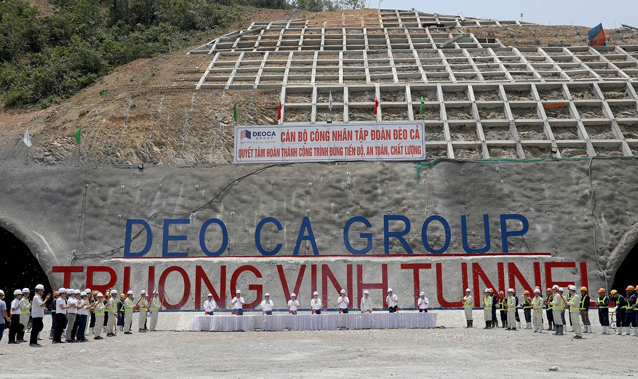 Hầm Trường Vinh trên cao tốc Nghi Sơn - Diễn Châu được đào thông sau 8 tháng thi công Cam Lâm – Vĩnh Hảo thi đua rút ngắn tiến độ 3 tháng -0