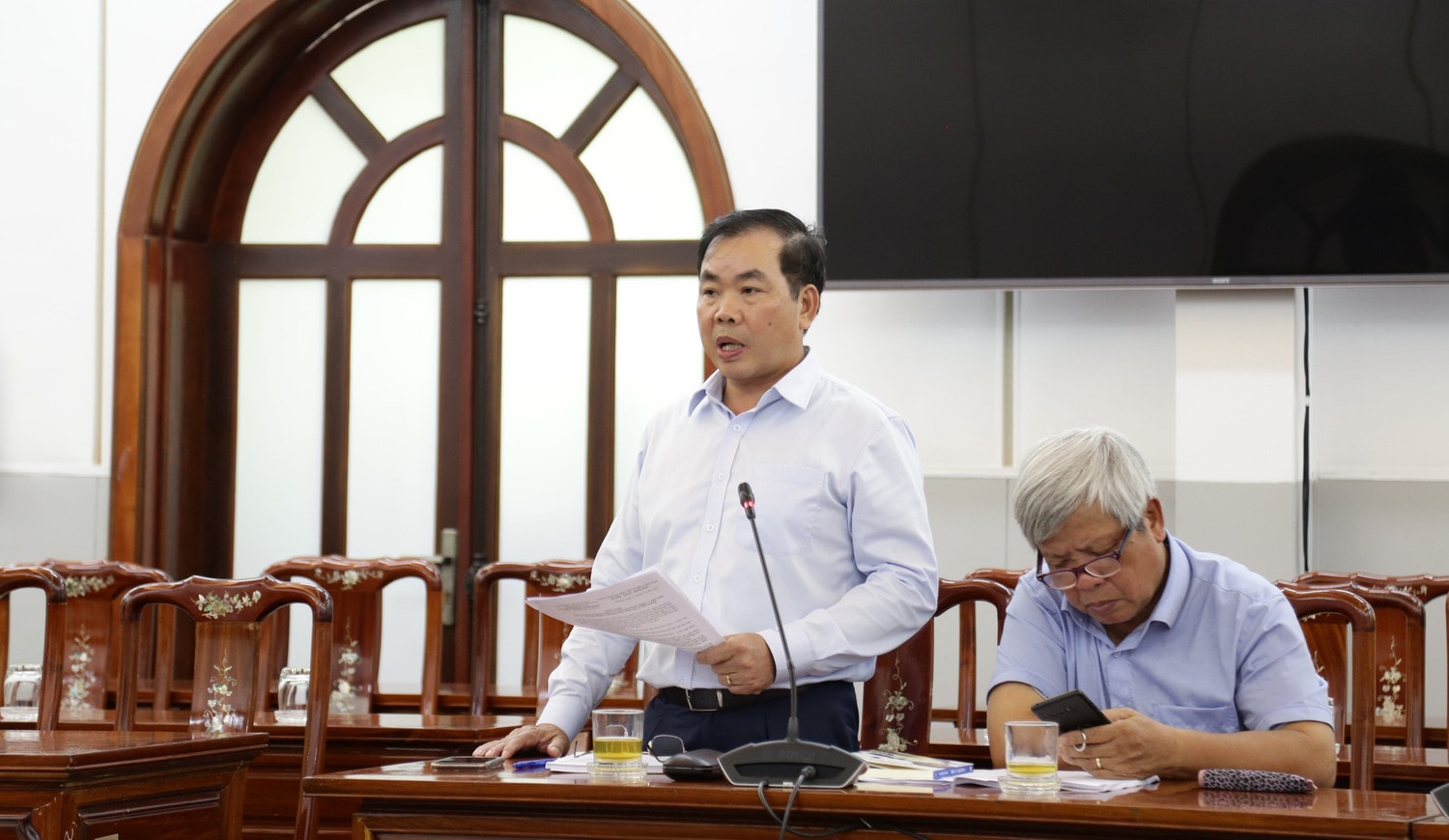 Ủy viên Ủy ban Trung ương Mặt trận Tổ quốc Việt Nam, Thành viên Hội đồng tư vấn về Khoa học, Giáo dục và Môi trường, đại biểu Quốc hội Nguyễn Quang Huân cho ý kiến tại hội nghị Lựa chọn cho ý kiến những vấn đề xã hội có nhiều bức xúc, quan tâm -0
