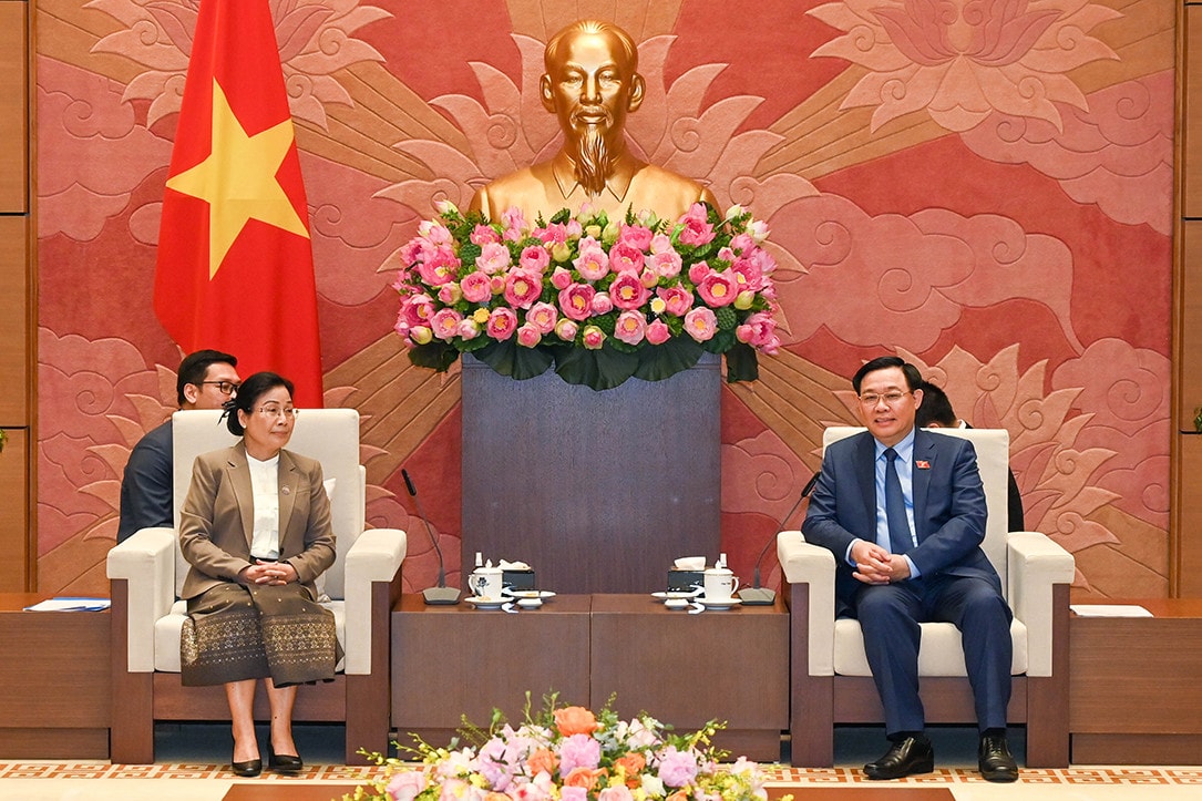 Chủ tịch Quốc hội Vương Đình Huệ tiếp Chánh án Tòa án Nhân dân tối cao Lào -0