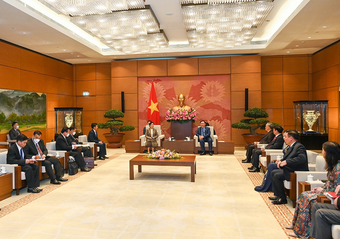 Chủ tịch Quốc hội Vương Đình Huệ tiếp Chánh án Tòa án Nhân dân tối cao Lào -0