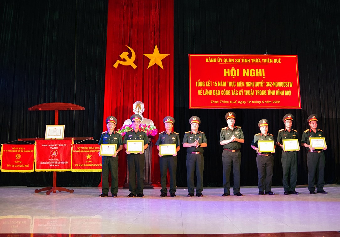 Đảng ủy quân sự tỉnh Thừa Thiên Huế Tổng kết 15 năm thực hiện nghị quyết 382 -0