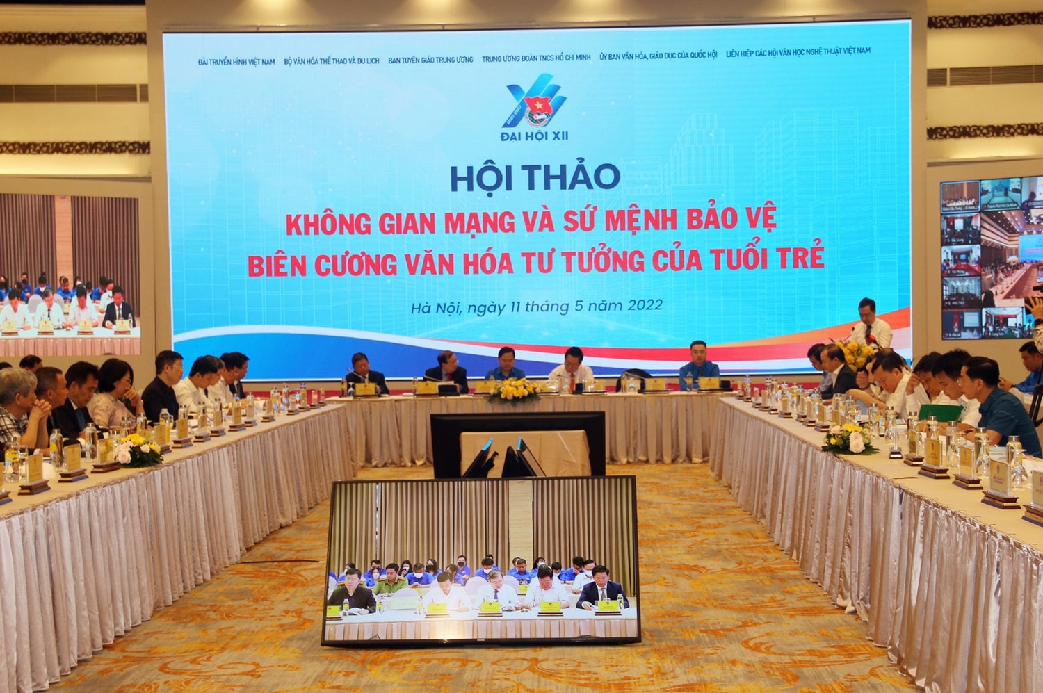 Toàn cảnh Hội thảo “Không gian mạng và sứ mệnh bảo vệ biên cương văn hoá tư tưởng của tuổi trẻ” được tổ chức mới đây “Kẻ chiếu trên, người chiếu dưới” giữa OTT trong nước và nước ngoài -0